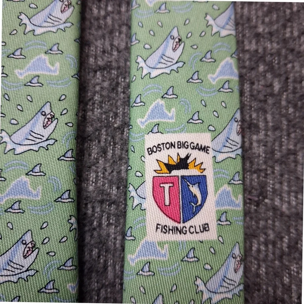 Vineyard Vines Mens Silk Tie Green Shark Boston Big Game Fishing Club Nautical